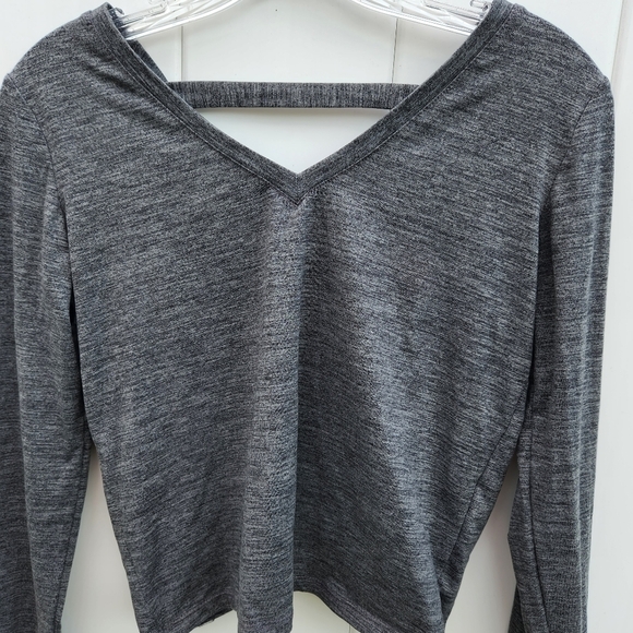 SO Open Back Cropped Long Sleeve Top - Picture 3 of 6